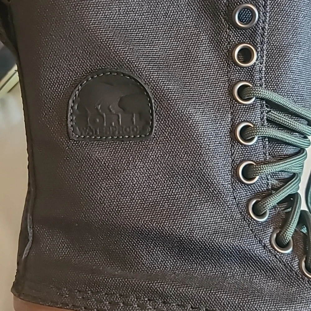 Women’s Sorel Size 8 Black & Green Lace Up Waterproof Boots Waxed Canvas